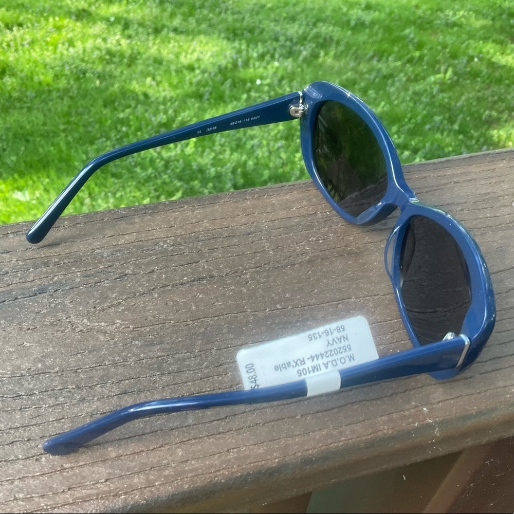 🌞 Blue M.O.D.A. Sunglasses 🌞 - Picture 5 of 5